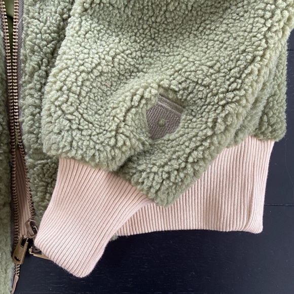 Beyond the Pen Clothing faux shearing jacket. Green Small - Picture 6 of 9
